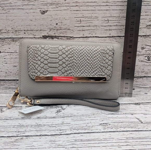 Bizou Wrist Wallet - Picture 4 of 5